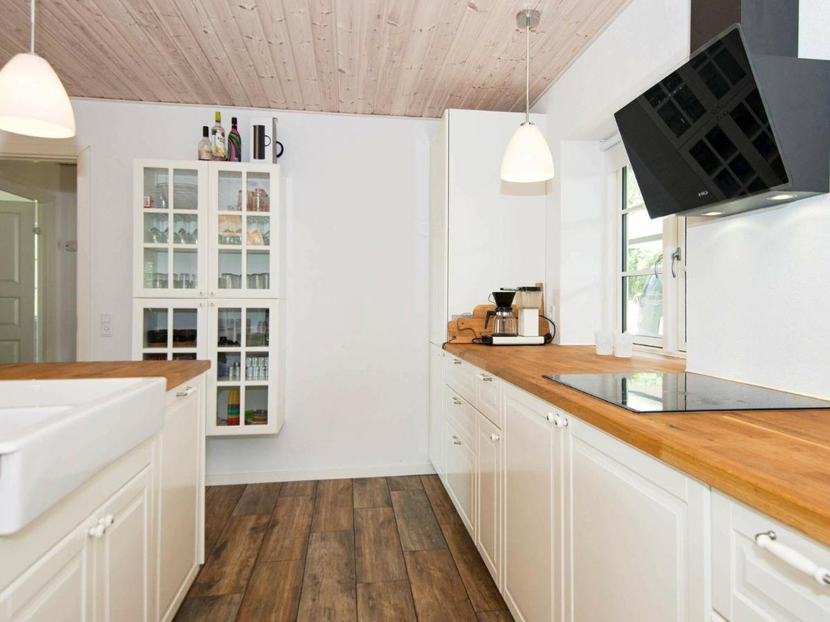 10 Person Holiday Home In Glesborg Exteriör bild