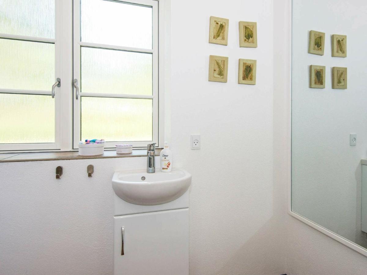 10 Person Holiday Home In Glesborg Exteriör bild