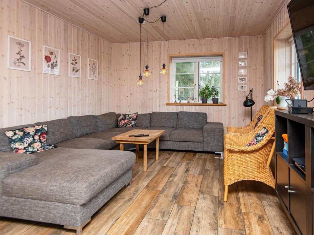10 Person Holiday Home In Glesborg Exteriör bild