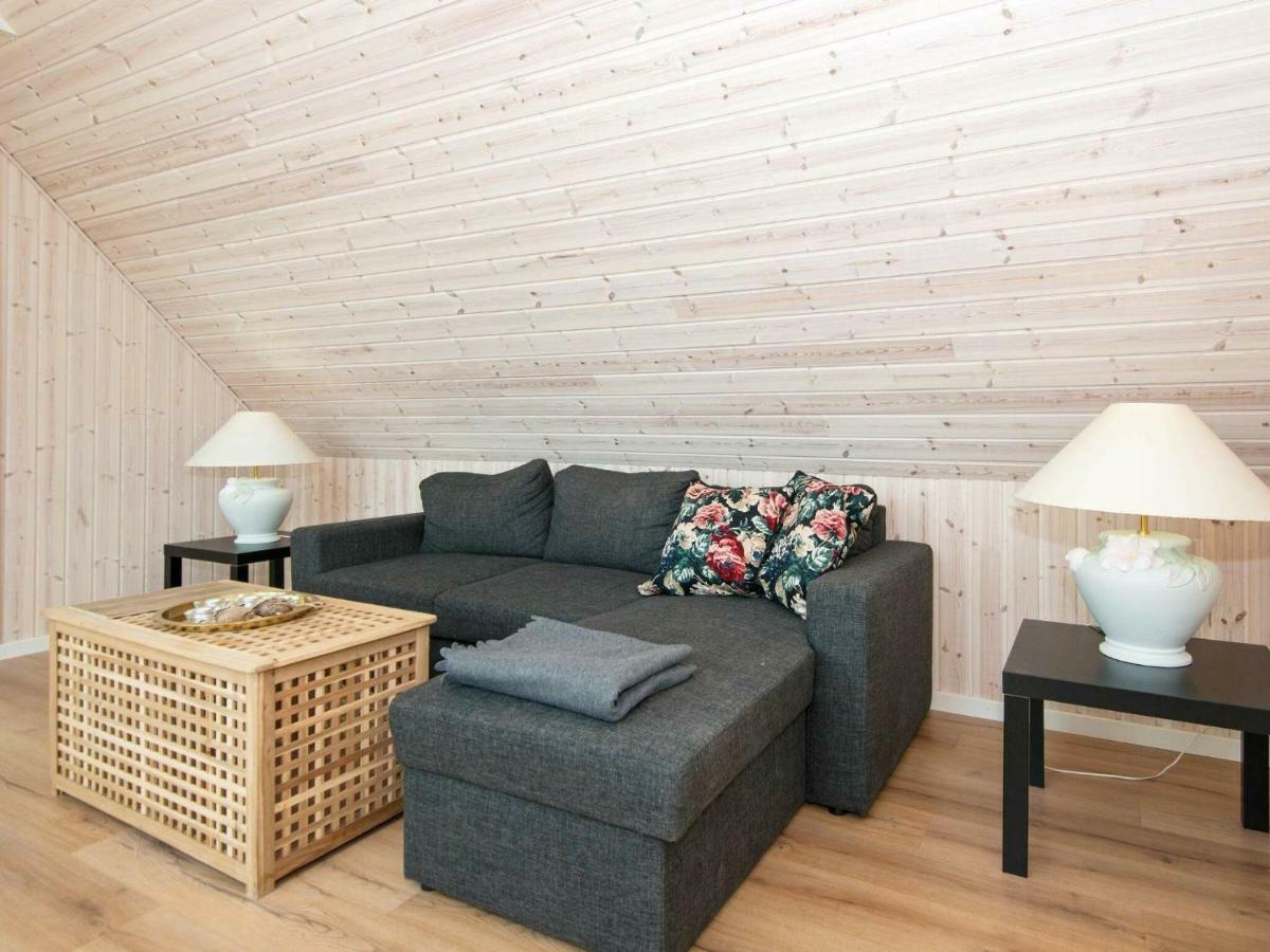 10 Person Holiday Home In Glesborg Exteriör bild