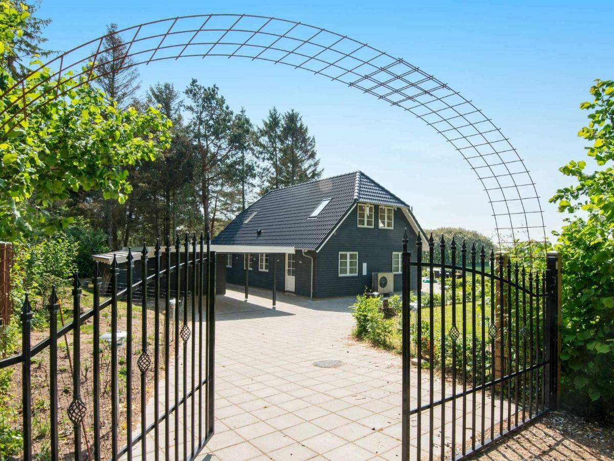 10 Person Holiday Home In Glesborg Exteriör bild