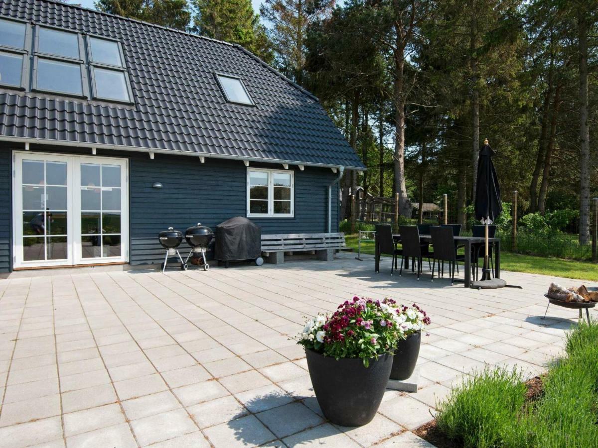 10 Person Holiday Home In Glesborg Exteriör bild